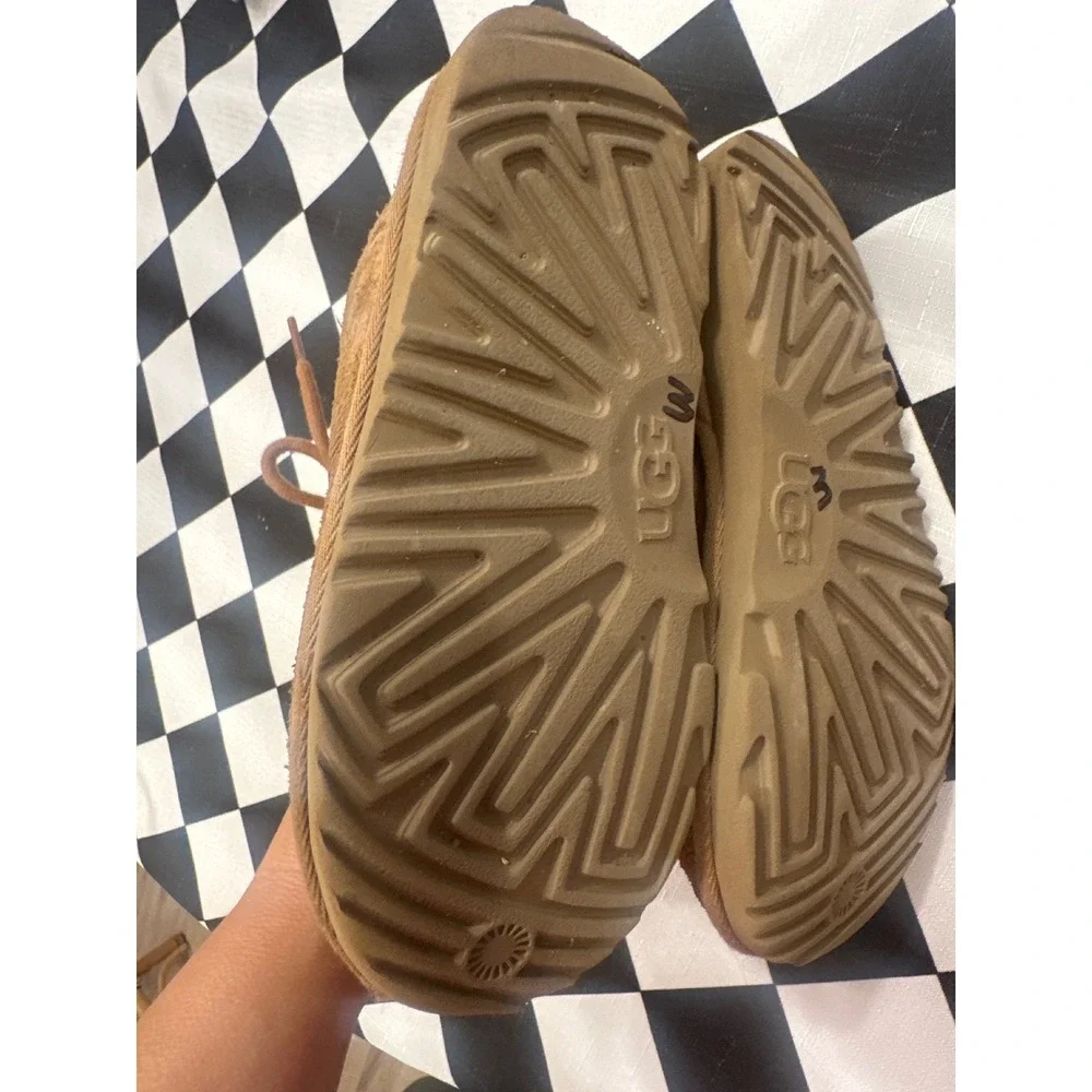 UGG Neumel Kids Chestnut Suede Lace Up Chukka Boots Brown Size 1 winter